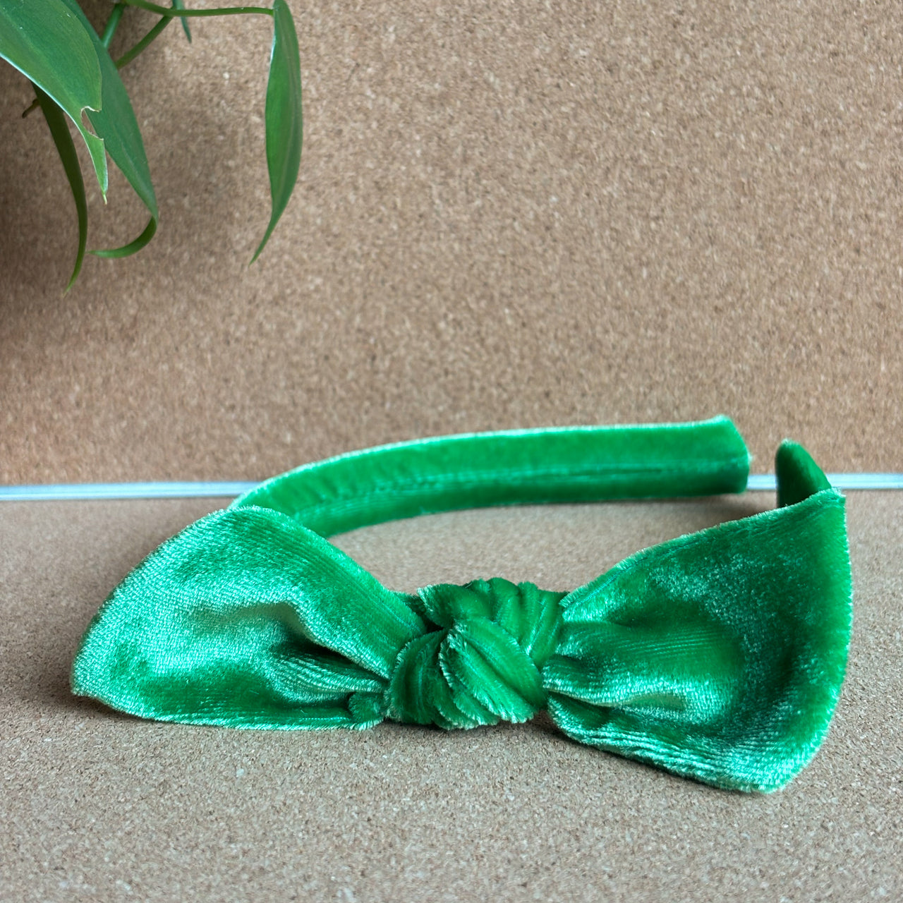 /greenest green knot headband/
